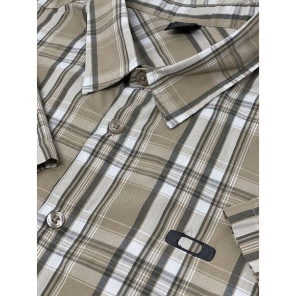 OAKLEY Short Sleeve Button Up Beige Plaid Casual Men's Large - Picture 4 of 4